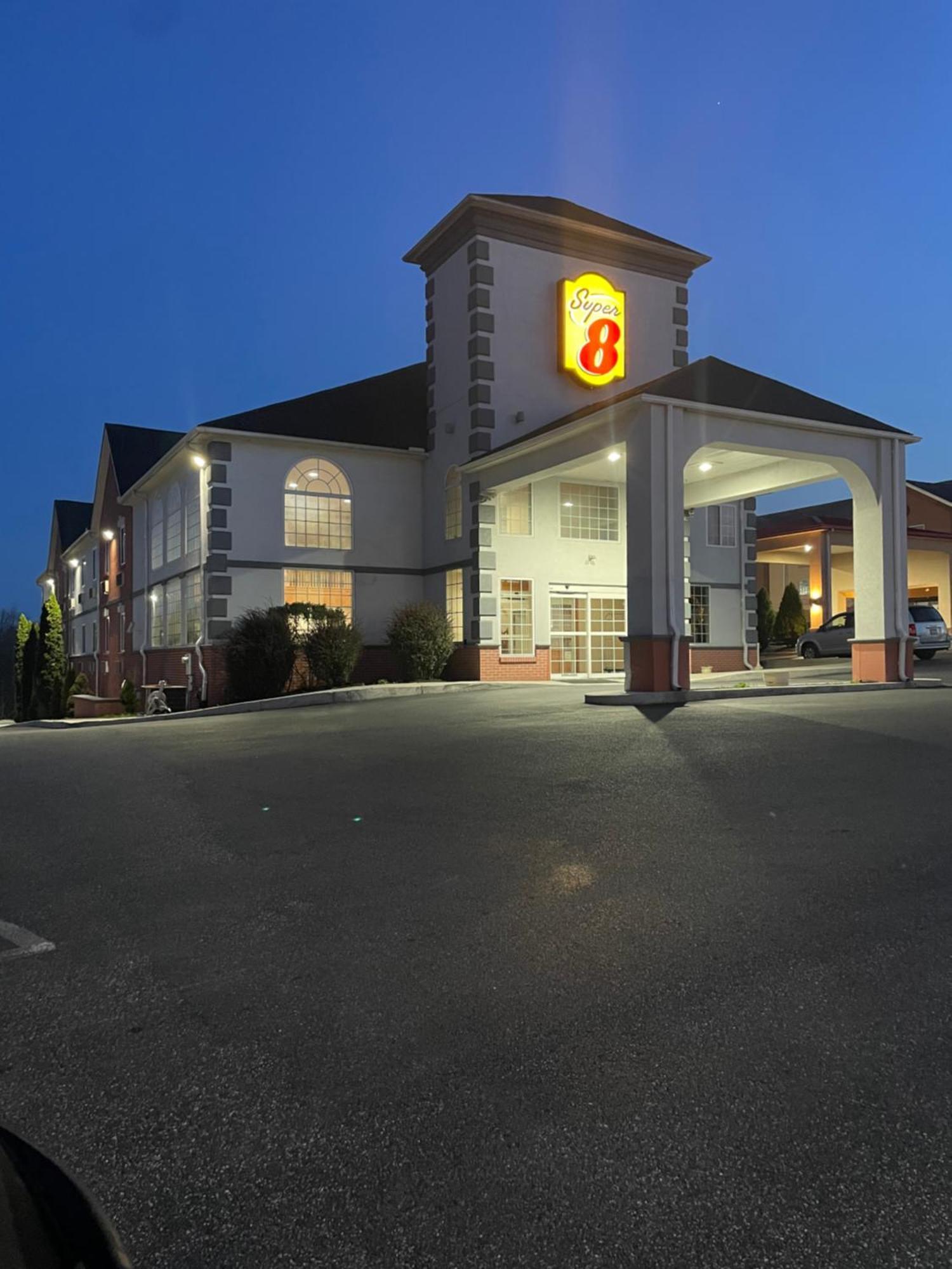 Super 8 By Wyndham Harrisburg Hershey North Buitenkant foto